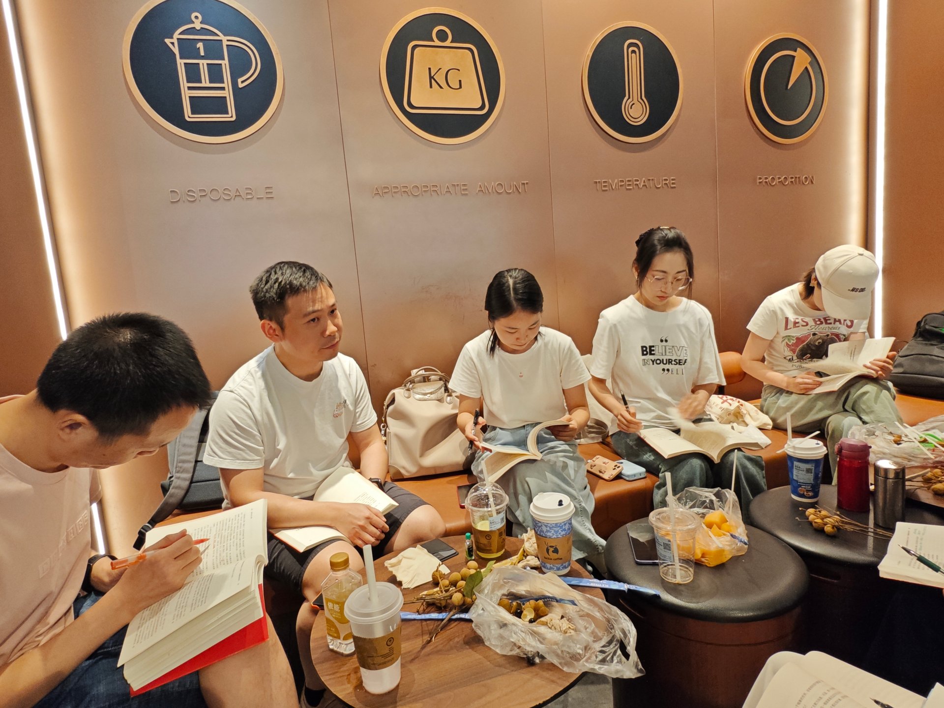 慢拆会第32期现场：伙伴围坐共读《财富自由之路》第32章